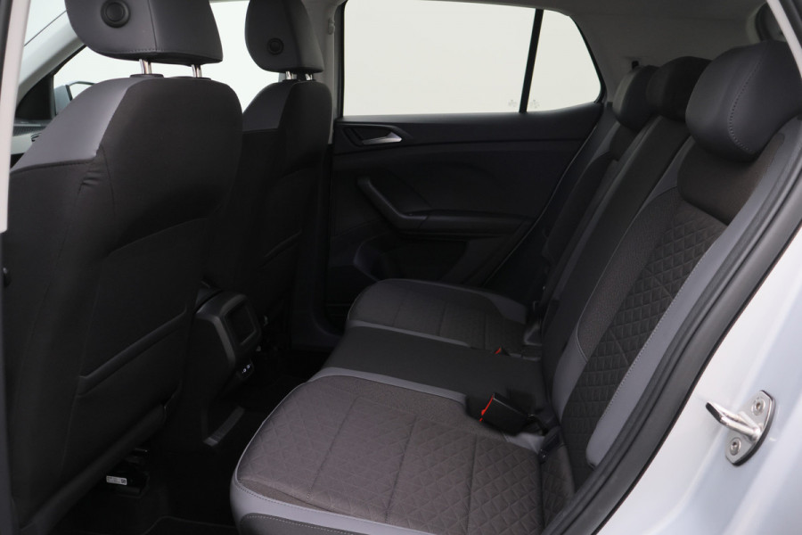 Volkswagen T-Cross 1.0 TSI DSG Style Virtual Cockpit, ACC, Apple Carplay, Camera, LED, DAB, Trekhaak, 17''