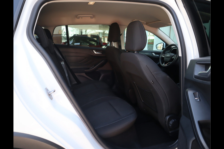 Ford FOCUS Wagon 1.0 EcoBoost Active Business Navi / Trekh / Stoel-stuurverwarming / Keyless / Handgeschakeld