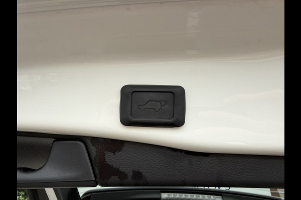 Toyota RAV4 2.5 Hybrid Bi-Tone | ACC | CarPlay | Keyless | Camera | 18 inch