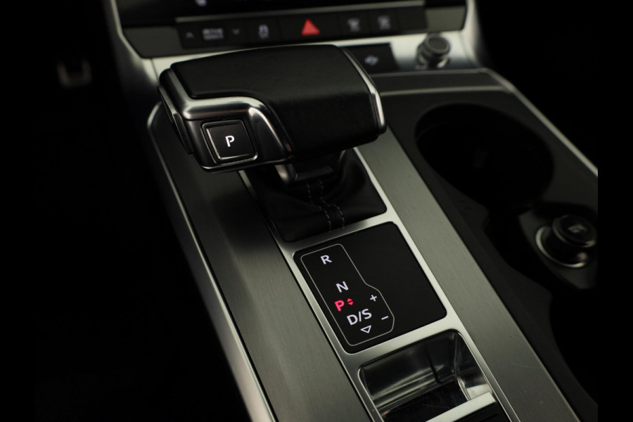 Audi A6 Avant 55 TFSI e quattro Competition 367pk | Navigatie | Matrix koplampen | 19 Inch Lichtmetalen velgen | Sporstoelen | S-line interieur