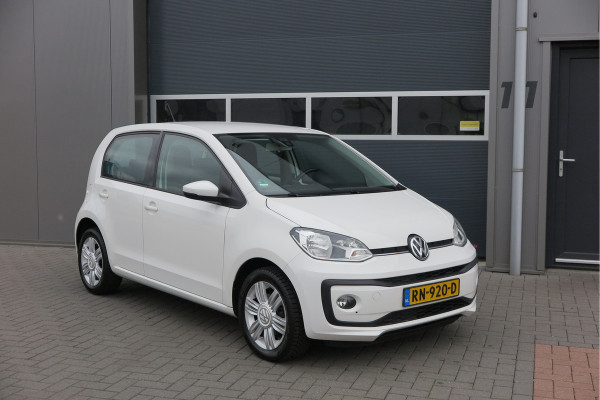 Volkswagen up! 1.0 BMT high up! (Facelift) , Cruise control , Parkeersensor, Navi via APP, Lichtmetalen velgen, Telefoon integratie , Nieuwe APK , etc. Onderhoudshistorie vanaf 30.000 km hier volledig bekend en recent.
