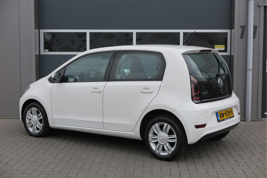 Volkswagen up! 1.0 BMT high up! (Facelift) , Cruise control , Parkeersensor, Navi via APP, Lichtmetalen velgen, Telefoon integratie , Nieuwe APK , etc. Onderhoudshistorie vanaf 30.000 km hier volledig bekend en recent.