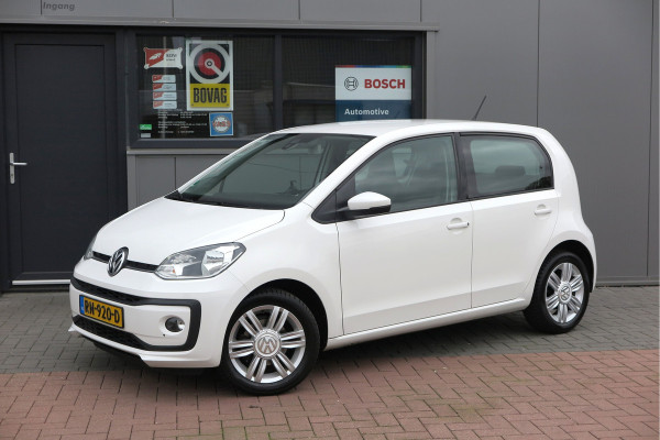 Volkswagen up! 1.0 BMT high up! (Facelift) , Cruise control , Parkeersensor, Navi via APP, Lichtmetalen velgen, Telefoon integratie , Nieuwe APK , etc. Onderhoudshistorie vanaf 30.000 km hier volledig bekend en recent.