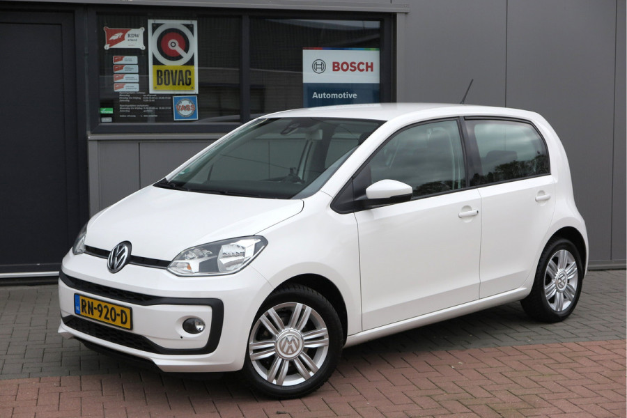 Volkswagen up! 1.0 BMT high up! (Facelift) , Cruise control , Parkeersensor, Navi via APP, Lichtmetalen velgen, Telefoon integratie , Nieuwe APK , etc. Onderhoudshistorie vanaf 30.000 km hier volledig bekend en recent.