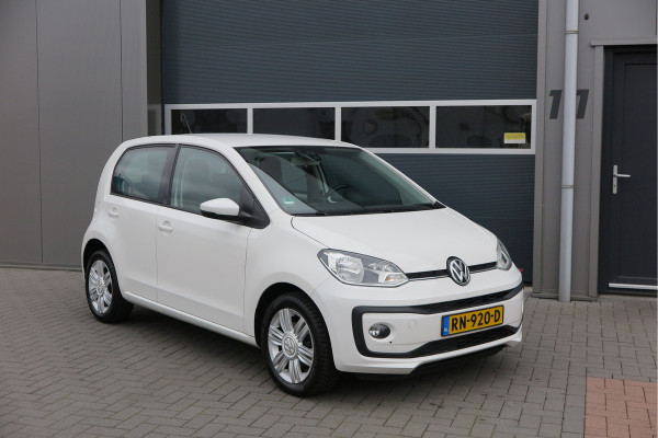 Volkswagen up! 1.0 BMT high up! (Facelift) , Cruise control , Parkeersensor, Navi via APP, Lichtmetalen velgen, Telefoon integratie , Nieuwe APK , etc. Onderhoudshistorie vanaf 30.000 km hier volledig bekend en recent.