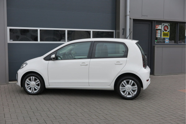Volkswagen up! 1.0 BMT high up! (Facelift) , Cruise control , Parkeersensor, Navi via APP, Lichtmetalen velgen, Telefoon integratie , Nieuwe APK , etc. Onderhoudshistorie vanaf 30.000 km hier volledig bekend en recent.
