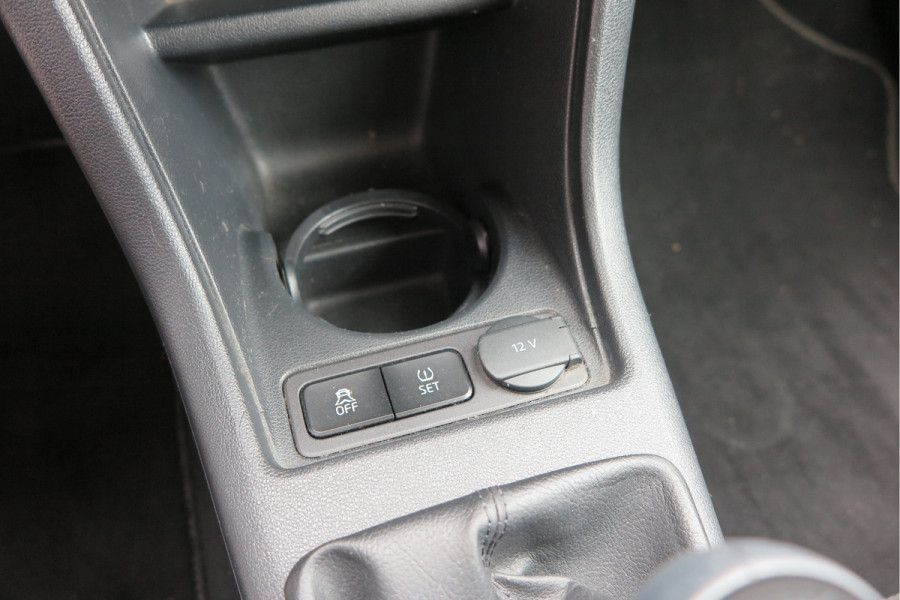 Volkswagen up! 1.0 BMT high up! (Facelift) , Cruise control , Parkeersensor, Navi via APP, Lichtmetalen velgen, Telefoon integratie , Nieuwe APK , etc. Onderhoudshistorie vanaf 30.000 km hier volledig bekend en recent.