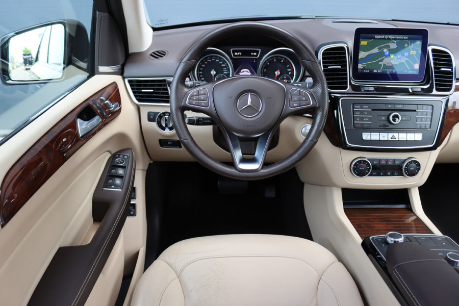 Mercedes-Benz GLE 400 4MATIC AMG Line | Luchtvering | Panoramadak | Trekhaak | Leder | Elek. Stoelen | Surround Camera | Sfeerverlichting | Stoelverwarming | Nightpakket |