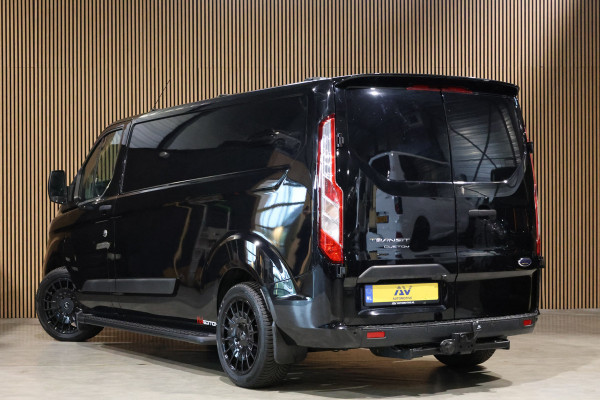 Ford Transit Custom 300 2.0 TDCI L2H1 Raptor Edition | Camera | CarPlay | Trekhaak | Stoelverwarming | Treeplanken | Spoilerkit | PDC V+A | Nieuwe APK