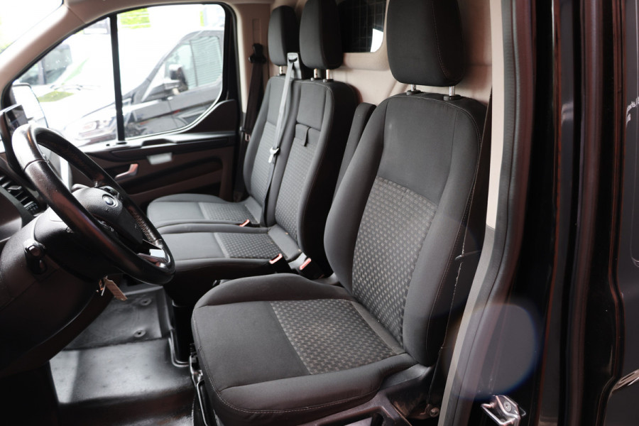 Ford Transit Custom 300 2.0 TDCI L2H1 Raptor Edition | Camera | CarPlay | Trekhaak | Stoelverwarming | Treeplanken | Spoilerkit | PDC V+A | Nieuwe APK