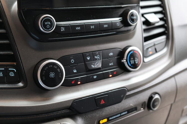 Ford Transit Custom 300 2.0 TDCI L2H1 Raptor Edition | Camera | CarPlay | Trekhaak | Stoelverwarming | Treeplanken | Spoilerkit | PDC V+A | Nieuwe APK