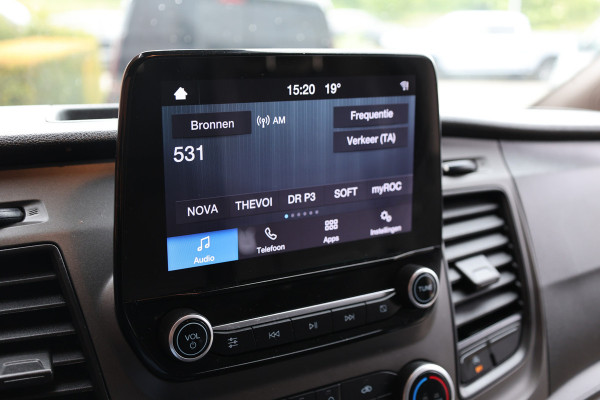 Ford Transit Custom 300 2.0 TDCI L2H1 Raptor Edition | Camera | CarPlay | Trekhaak | Stoelverwarming | Treeplanken | Spoilerkit | PDC V+A | Nieuwe APK