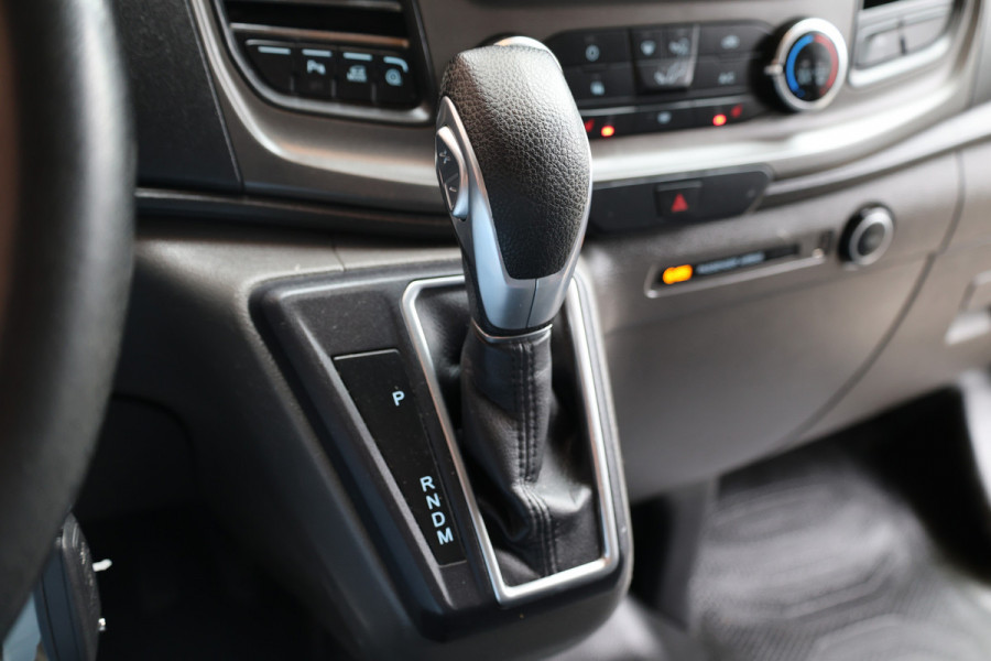 Ford Transit Custom 300 2.0 TDCI L2H1 Raptor Edition | Camera | CarPlay | Trekhaak | Stoelverwarming | Treeplanken | Spoilerkit | PDC V+A | Nieuwe APK