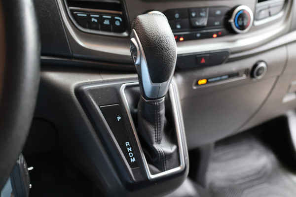 Ford Transit Custom 300 2.0 TDCI L2H1 Raptor Edition | Camera | CarPlay | Trekhaak | Stoelverwarming | Treeplanken | Spoilerkit | PDC V+A | Nieuwe APK