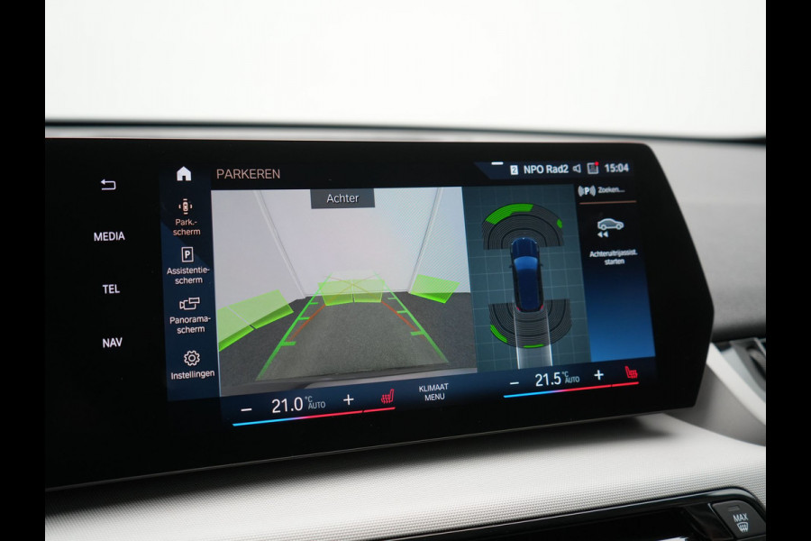 BMW iX1 xDrive30 Launch Edition 67 kWh 313pk Dealer O.H. | Adaptief M Onderstel | Camera | Stoelverwarming | Widescreen Navi | Sfeerverlichting | Apple Carplay | Navigatie | DAB | 18'' L.M. | Virtual | Cruise Control |