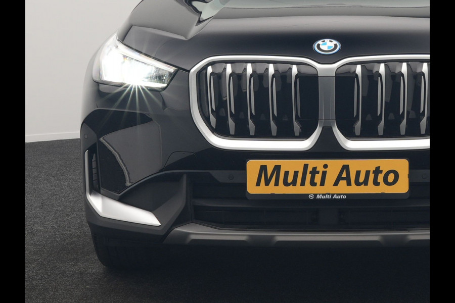 BMW iX1 xDrive30 Launch Edition 67 kWh 313pk Dealer O.H. | Adaptief M Onderstel | Camera | Stoelverwarming | Widescreen Navi | Sfeerverlichting | Apple Carplay | Navigatie | DAB | 18'' L.M. | Virtual | Cruise Control |