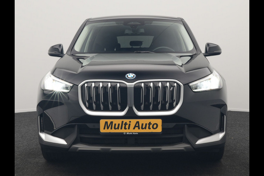 BMW iX1 xDrive30 Launch Edition 67 kWh 313pk Dealer O.H. | Adaptief M Onderstel | Camera | Stoelverwarming | Widescreen Navi | Sfeerverlichting | Apple Carplay | Navigatie | DAB | 18'' L.M. | Virtual | Cruise Control |