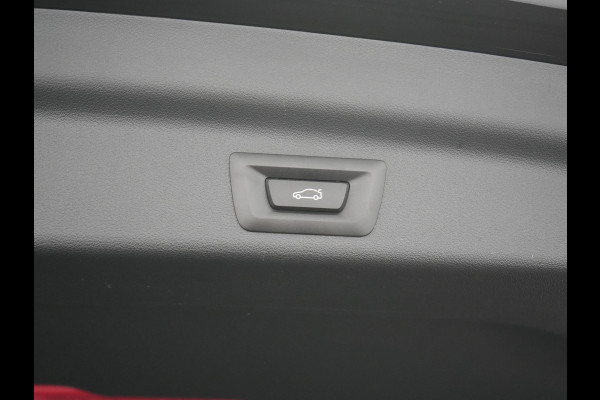 BMW iX1 xDrive30 Launch Edition 67 kWh 313pk Dealer O.H. | Adaptief M Onderstel | Camera | Stoelverwarming | Widescreen Navi | Sfeerverlichting | Apple Carplay | Navigatie | DAB | 18'' L.M. | Virtual | Cruise Control |