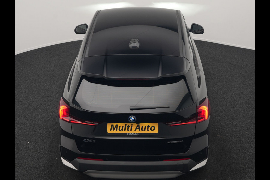 BMW iX1 xDrive30 Launch Edition 67 kWh 313pk Dealer O.H. | Adaptief M Onderstel | Camera | Stoelverwarming | Widescreen Navi | Sfeerverlichting | Apple Carplay | Navigatie | DAB | 18'' L.M. | Virtual | Cruise Control |