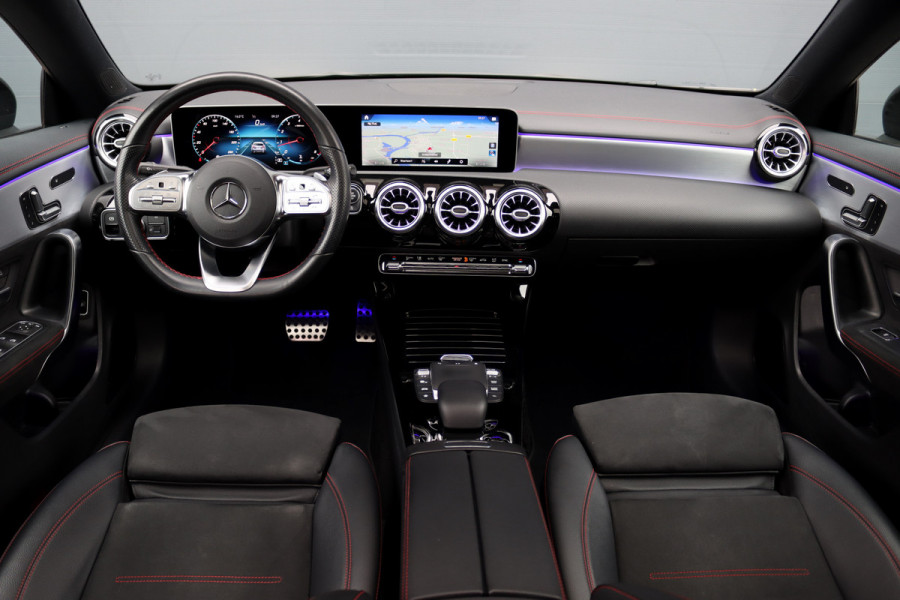 Mercedes-Benz CLA-Klasse 180 AMG Line | Panoramadak | Memory | Sfeerverlichting | Camera | Advanced Sound System | Keyless Go | Zitcomfortpakket | Cruise Control | Multibeam LED |