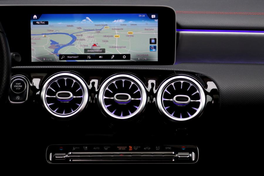 Mercedes-Benz CLA-Klasse 180 AMG Line | Panoramadak | Memory | Sfeerverlichting | Camera | Advanced Sound System | Keyless Go | Zitcomfortpakket | Cruise Control | Multibeam LED |