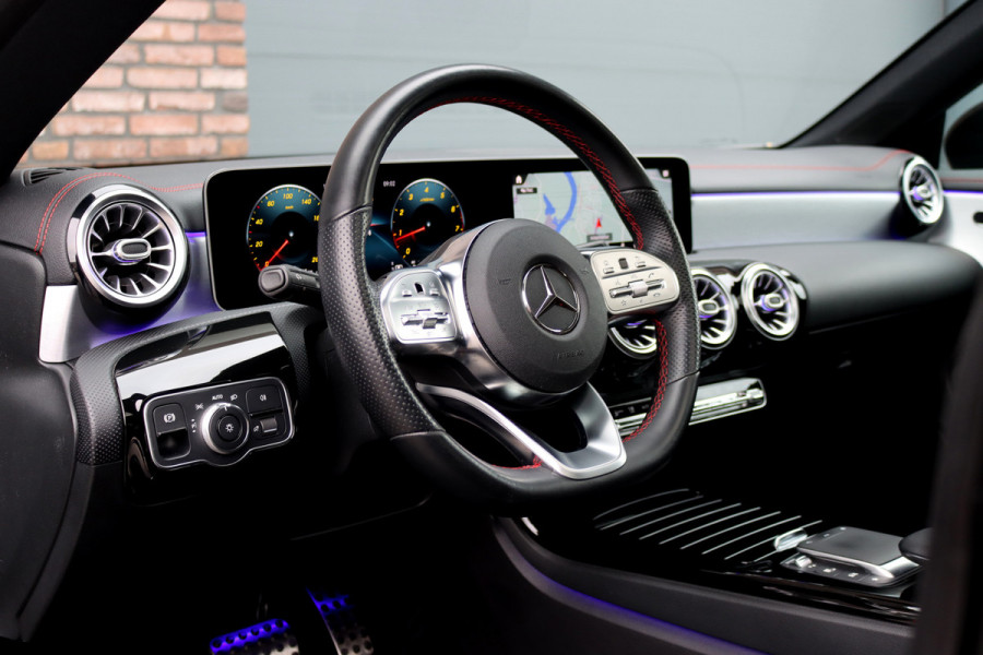 Mercedes-Benz CLA-Klasse 180 AMG Line | Panoramadak | Memory | Sfeerverlichting | Camera | Advanced Sound System | Keyless Go | Zitcomfortpakket | Cruise Control | Multibeam LED |