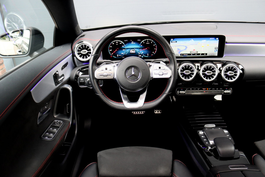 Mercedes-Benz CLA-Klasse 180 AMG Line | Panoramadak | Memory | Sfeerverlichting | Camera | Advanced Sound System | Keyless Go | Zitcomfortpakket | Cruise Control | Multibeam LED |