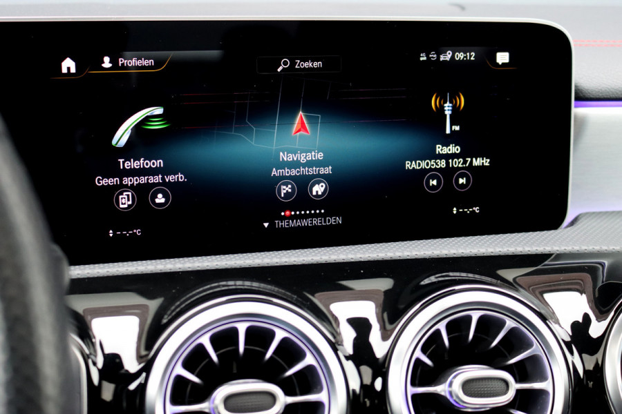Mercedes-Benz CLA-Klasse 180 AMG Line | Panoramadak | Memory | Sfeerverlichting | Camera | Advanced Sound System | Keyless Go | Zitcomfortpakket | Cruise Control | Multibeam LED |
