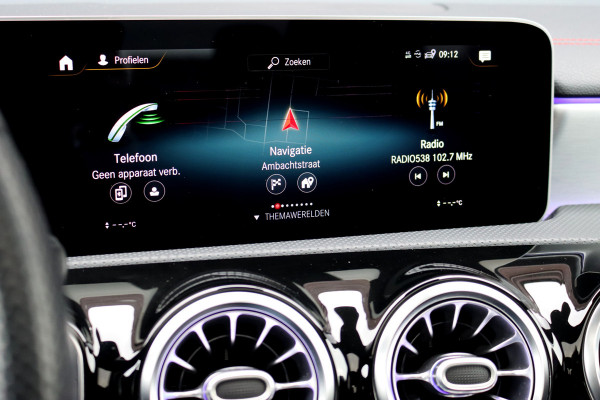 Mercedes-Benz CLA-Klasse 180 AMG Line | Panoramadak | Memory | Sfeerverlichting | Camera | Advanced Sound System | Keyless Go | Zitcomfortpakket | Cruise Control | Multibeam LED |