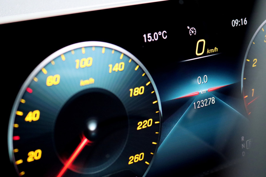 Mercedes-Benz CLA-Klasse 180 AMG Line | Panoramadak | Memory | Sfeerverlichting | Camera | Advanced Sound System | Keyless Go | Zitcomfortpakket | Cruise Control | Multibeam LED |