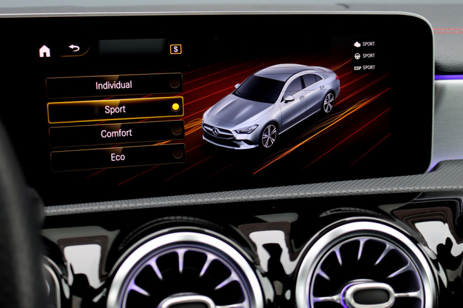 Mercedes-Benz CLA-Klasse 180 AMG Line | Panoramadak | Memory | Sfeerverlichting | Camera | Advanced Sound System | Keyless Go | Zitcomfortpakket | Cruise Control | Multibeam LED |