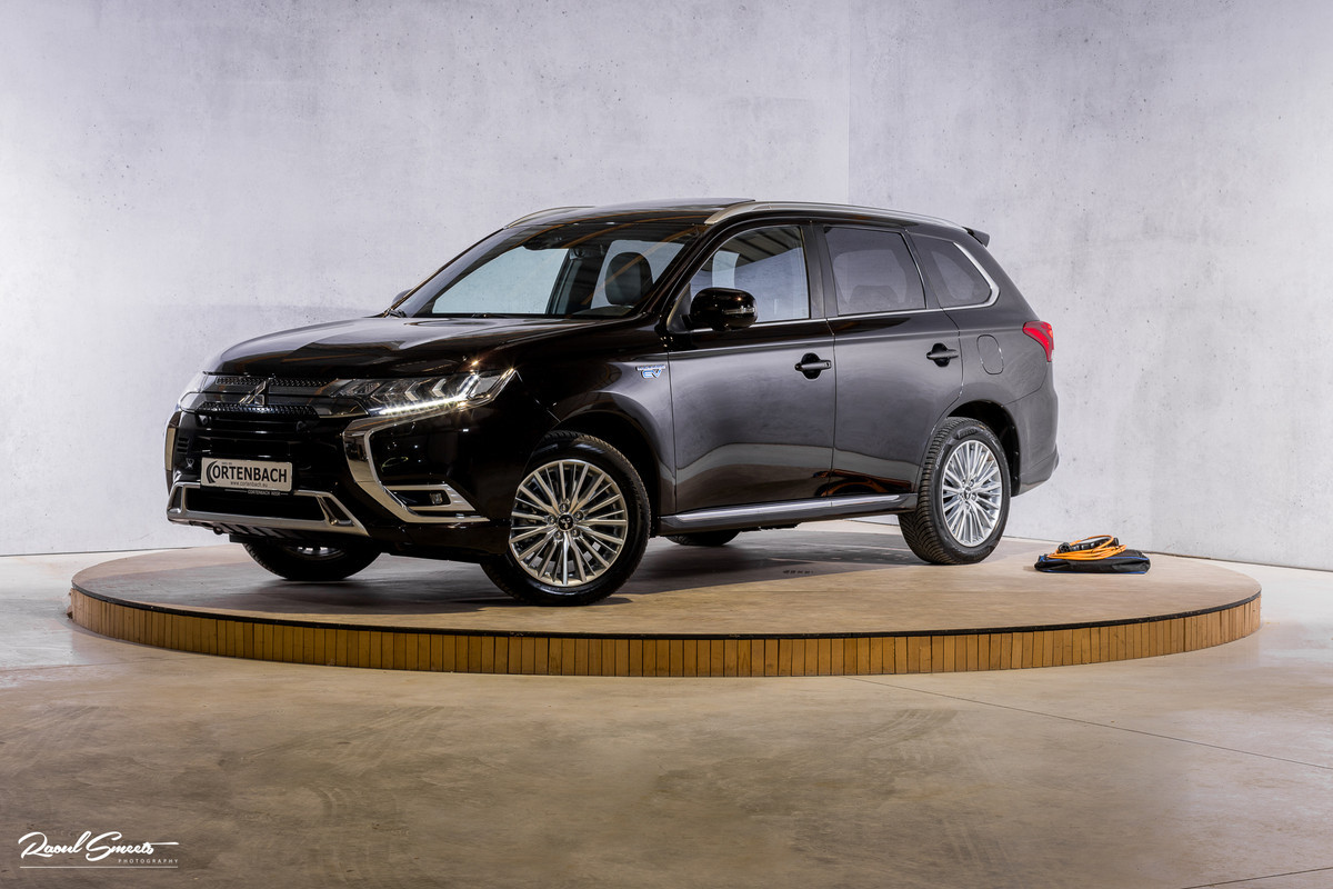 Mitsubishi Outlander 2.4 PHEV Instyle | Adaptieve cruise | Panorama dak | Blis | Trekhaak |