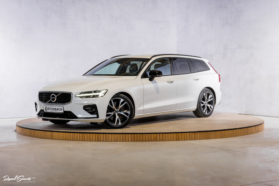 Volvo V60 2.0 T5 R-Design | Zwenkbare trekhaak | Memory | Cruise control | Apple carplay |