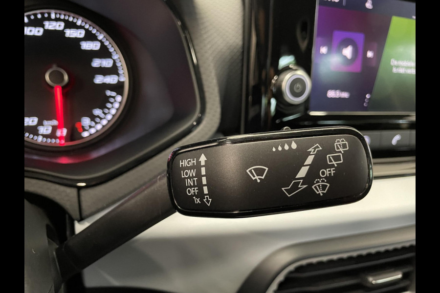 Seat Arona 1.0 TSI Style Airco ECC Navi Carplay PDC VA Cruise Control Full LED 17" LM Velgen