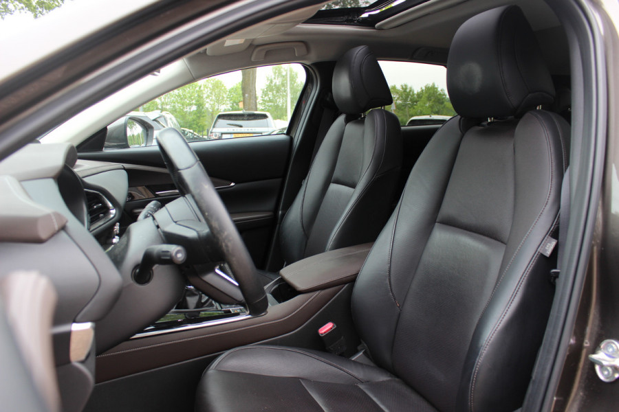 Mazda CX-30 2.0 e-SkyActiv-X M Hybrid Luxury / Trekhaak / Schuifdak / 360Camera / Head-up / Leder / 18'' / Navigatie / Stoelverwarming / DAB / ACC