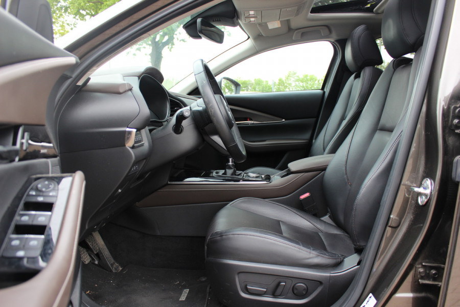 Mazda CX-30 2.0 e-SkyActiv-X M Hybrid Luxury / Trekhaak / Schuifdak / 360Camera / Head-up / Leder / 18'' / Navigatie / Stoelverwarming / DAB / ACC
