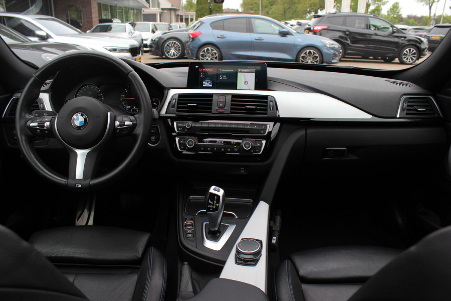 BMW 3-serie Gran Turismo 330i High Executive Ed. M Sport / Panoramadak / Head-up / 360Camera / Harman Kardon / Leder / 18'' / Keyless / Navigatie / DAB / Stoelverwarming / Cruise Control