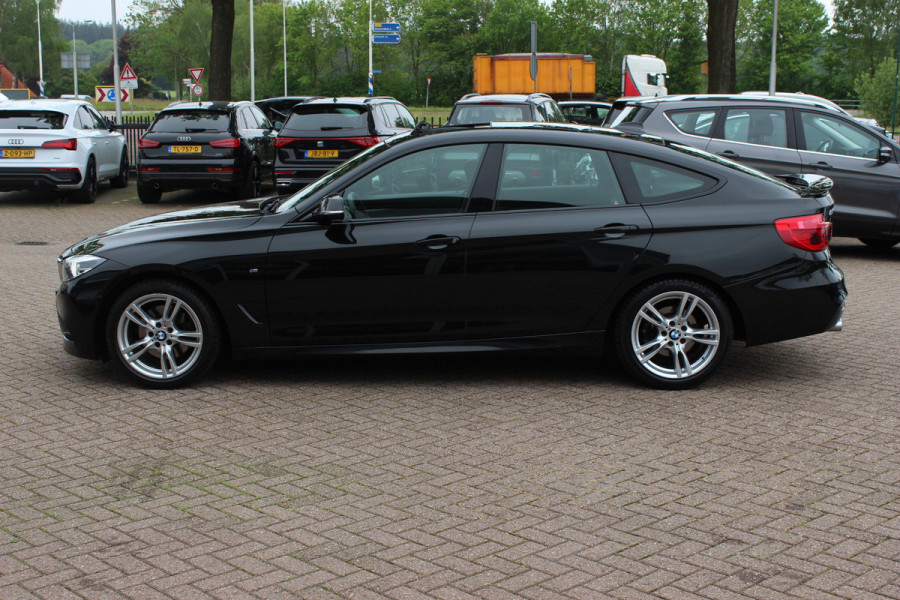 BMW 3-serie Gran Turismo 330i High Executive Ed. M Sport / Panoramadak / Head-up / 360Camera / Harman Kardon / Leder / 18'' / Keyless / Navigatie / DAB / Stoelverwarming / Cruise Control