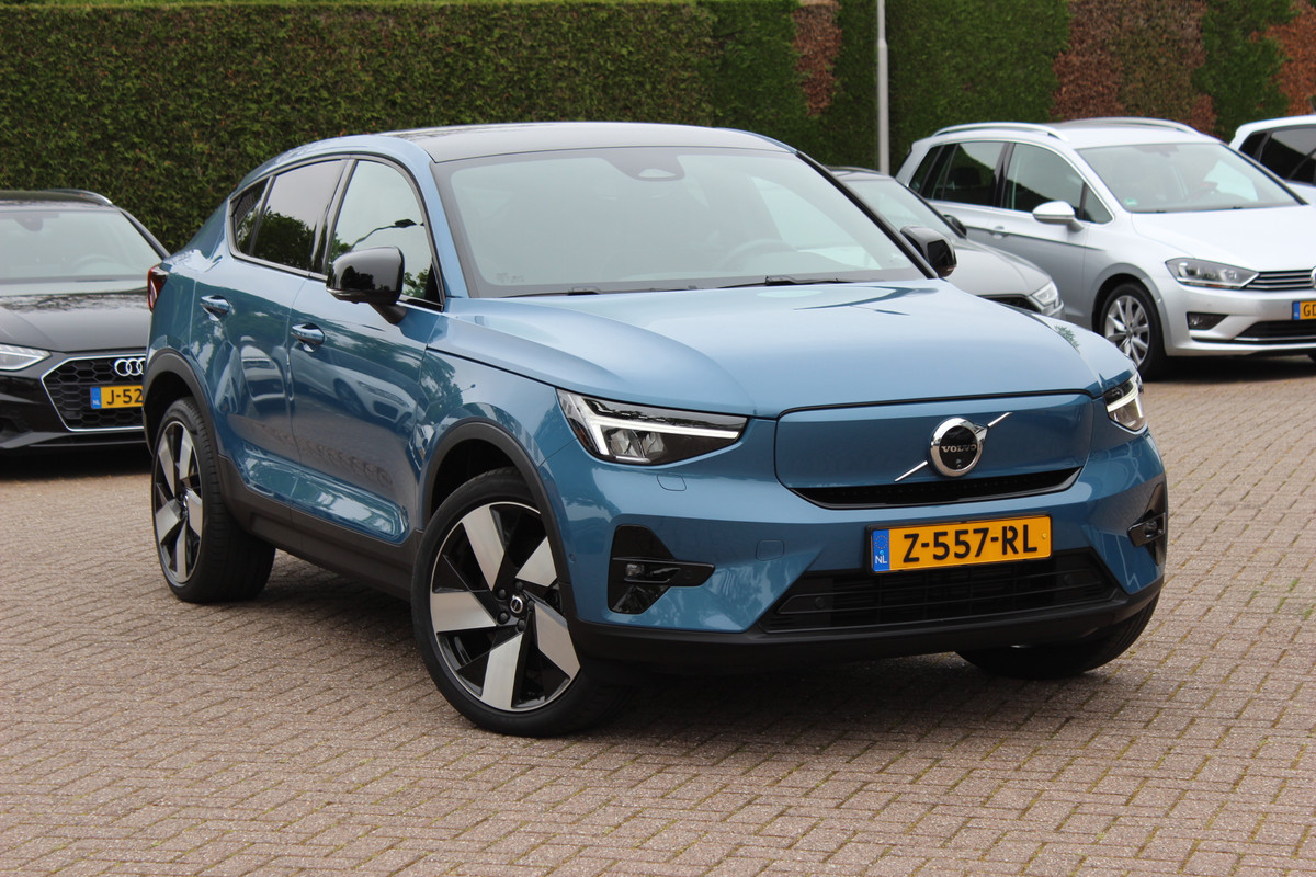 Volvo C40 Single Motor Extended Range Ultimate 82 kWh / SoH 95,6% / Trekhaak / Panoramadak / 360Camera / Half leder / Keyless / 20'' / Harman Kardon / CarPlay / Warmtepomp / Stuur+Stoelverwarming / Dodehoek / DAB / ACC