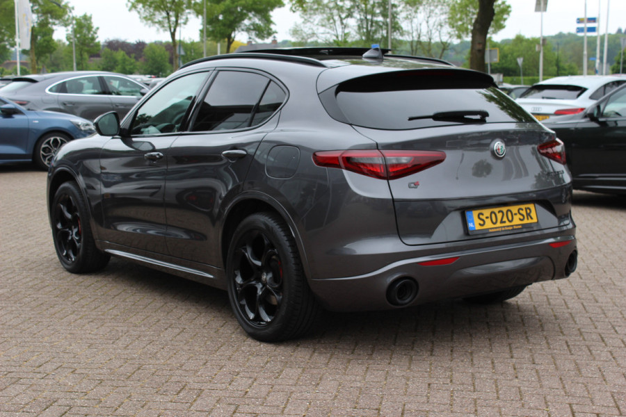 Alfa Romeo Stelvio 2.0 T AWD Super / Panoramadak / Camera / Leder / 19'' / CarPlay / Navigatie / Stoel+Stuurverwarming / DAB / Dodehoek / Cruise Control