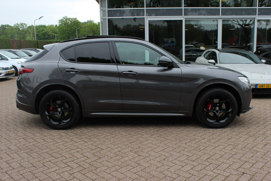 Alfa Romeo Stelvio 2.0 T AWD Super / Panoramadak / Camera / Leder / 19'' / CarPlay / Navigatie / Stoel+Stuurverwarming / DAB / Dodehoek / Cruise Control
