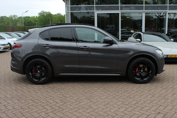 Alfa Romeo Stelvio 2.0 T AWD Super / Panoramadak / Camera / Leder / 19'' / CarPlay / Navigatie / Stoel+Stuurverwarming / DAB / Dodehoek / Cruise Control