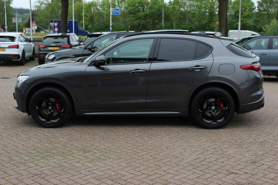 Alfa Romeo Stelvio 2.0 T AWD Super / Panoramadak / Camera / Leder / 19'' / CarPlay / Navigatie / Stoel+Stuurverwarming / DAB / Dodehoek / Cruise Control