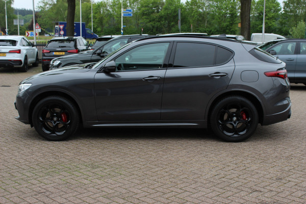Alfa Romeo Stelvio 2.0 T AWD Super / Panoramadak / Camera / Leder / 19'' / CarPlay / Navigatie / Stoel+Stuurverwarming / DAB / Dodehoek / Cruise Control