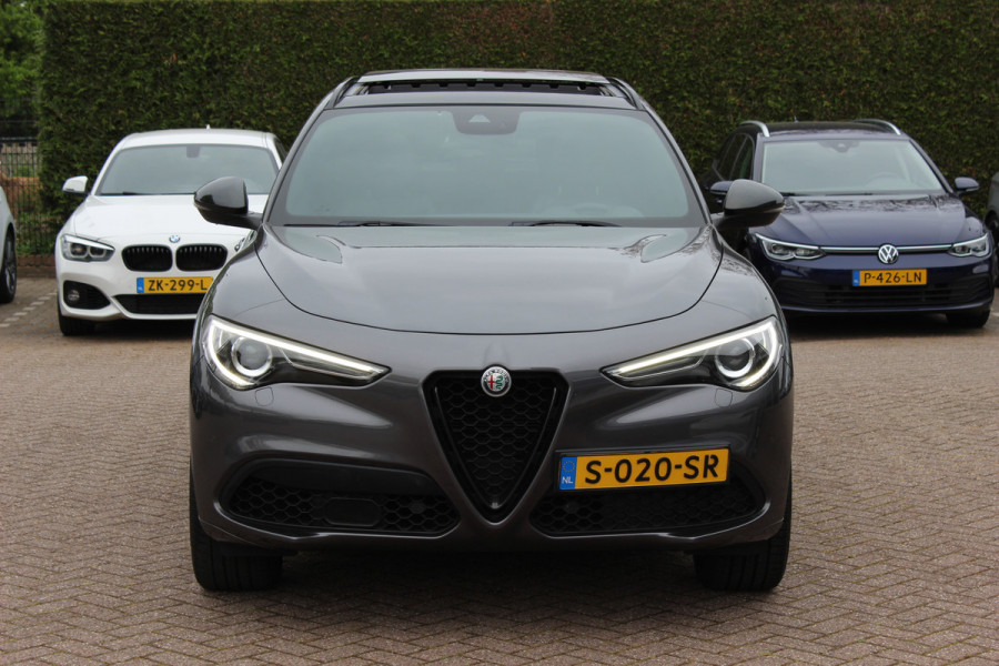 Alfa Romeo Stelvio 2.0 T AWD Super / Panoramadak / Camera / Leder / 19'' / CarPlay / Navigatie / Stoel+Stuurverwarming / DAB / Dodehoek / Cruise Control