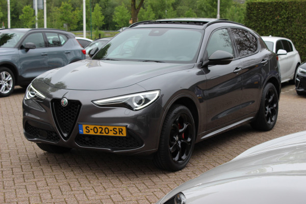 Alfa Romeo Stelvio 2.0 T AWD Super / Panoramadak / Camera / Leder / 19'' / CarPlay / Navigatie / Stoel+Stuurverwarming / DAB / Dodehoek / Cruise Control