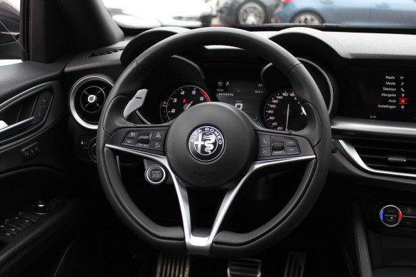 Alfa Romeo Stelvio 2.0 T AWD Super / Panoramadak / Camera / Leder / 19'' / CarPlay / Navigatie / Stoel+Stuurverwarming / DAB / Dodehoek / Cruise Control