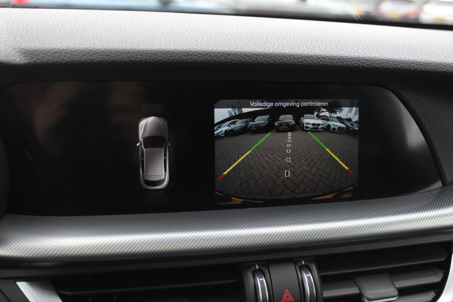 Alfa Romeo Stelvio 2.0 T AWD Super / Panoramadak / Camera / Leder / 19'' / CarPlay / Navigatie / Stoel+Stuurverwarming / DAB / Dodehoek / Cruise Control