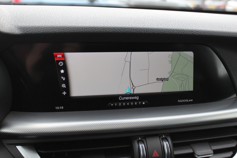 Alfa Romeo Stelvio 2.0 T AWD Super / Panoramadak / Camera / Leder / 19'' / CarPlay / Navigatie / Stoel+Stuurverwarming / DAB / Dodehoek / Cruise Control
