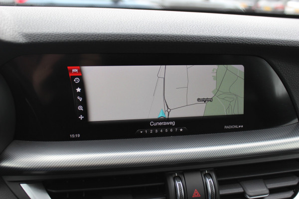 Alfa Romeo Stelvio 2.0 T AWD Super / Panoramadak / Camera / Leder / 19'' / CarPlay / Navigatie / Stoel+Stuurverwarming / DAB / Dodehoek / Cruise Control
